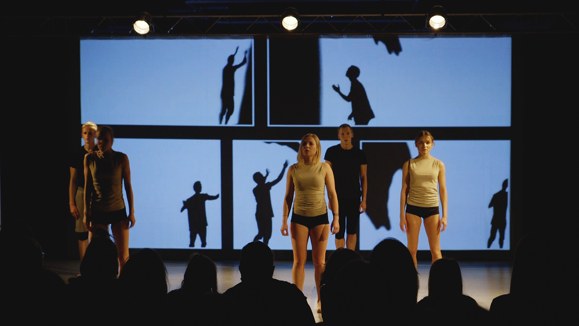 Skats no Lilijas Liporas dejas izrādes "Ēnas" // Foto – Zigmunds Ziemelis